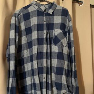 Men’s light weight flannel shirt.